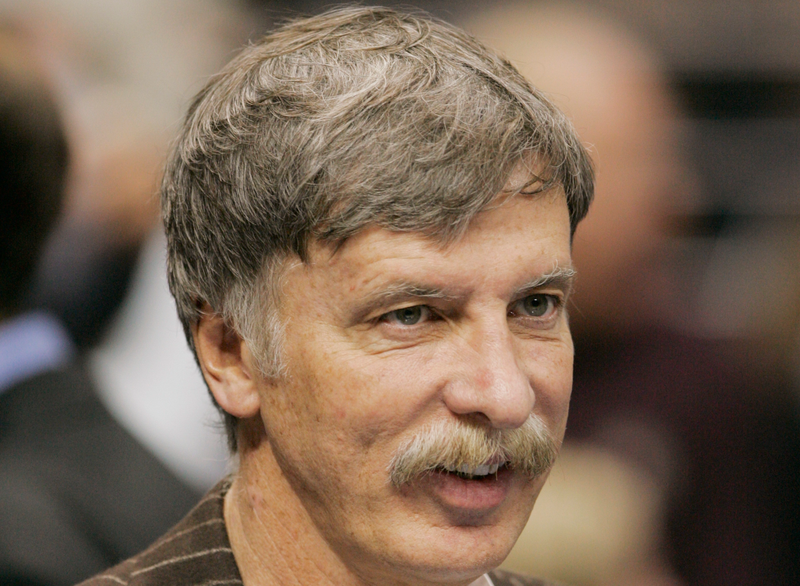 Illustration for article titled What Is That Thing On Stan Kroenke's Head?